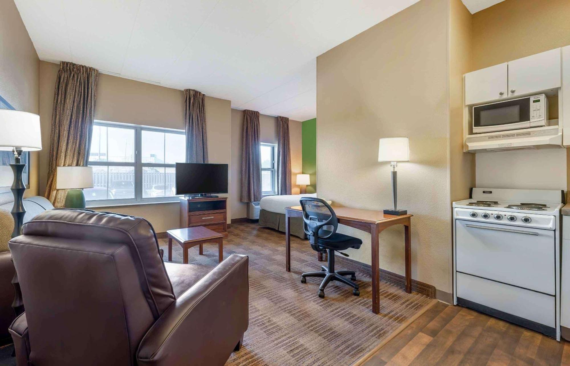 Extended Stay America Suites - Chicago - O'Hare - Allstate Arena Дес-Плейнс Экстерьер фото