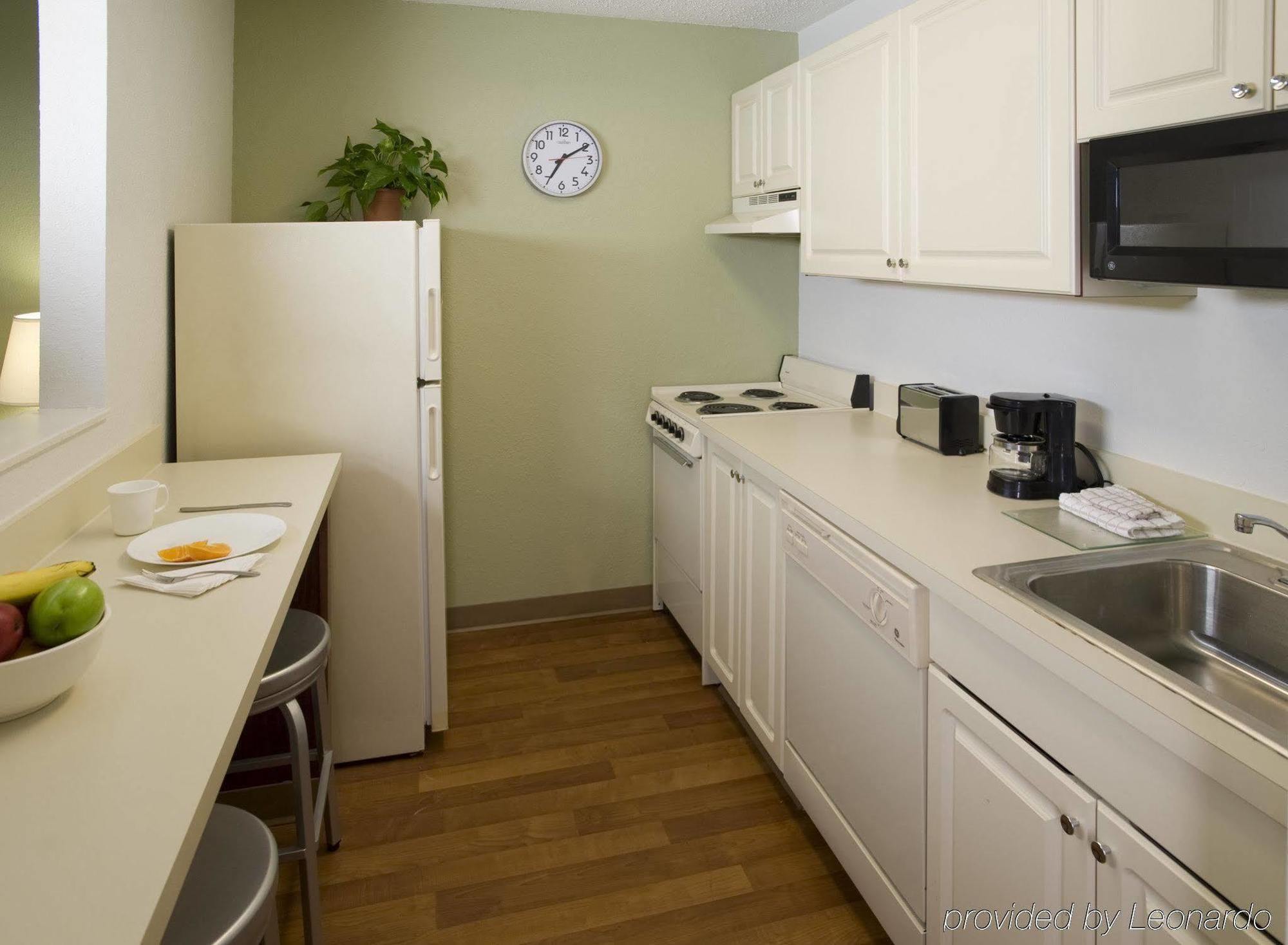 Extended Stay America Suites - Chicago - O'Hare - Allstate Arena Дес-Плейнс Экстерьер фото